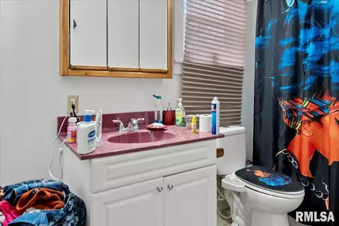 Bath - 702 W Miller St, Springfield, IL 62702 photo 1 of 2