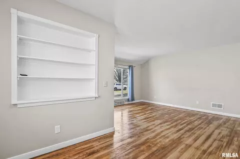 2213 S Spring St, Springfield, IL 62704 photo 5