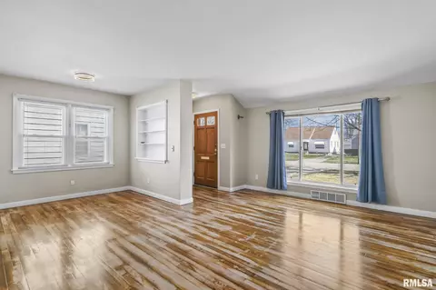 2213 S Spring St, Springfield, IL 62704 photo 2