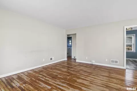 2213 S Spring St, Springfield, IL 62704 photo 6