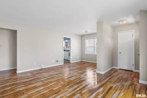 2213 S Spring St, Springfield, IL 62704 photo 8