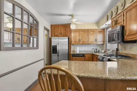 Kitchen - 2125 Greenbriar Rd, Springfield, IL 62704 photo 3 of 3