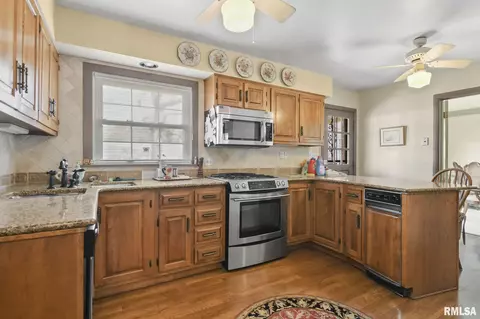 Kitchen - 2125 Greenbriar Rd, Springfield, IL 62704 photo 2 of 3