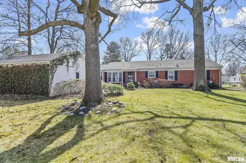 Exterior - 2125 Greenbriar Rd, Springfield, IL 62704 photo 8 of 10