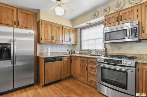 Kitchen - 2125 Greenbriar Rd, Springfield, IL 62704 photo 1 of 3