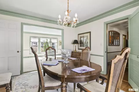 Dining - 2125 Greenbriar Rd, Springfield, IL 62704 photo 3 of 3