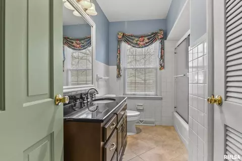 Bath - 2125 Greenbriar Rd, Springfield, IL 62704 photo 2 of 2