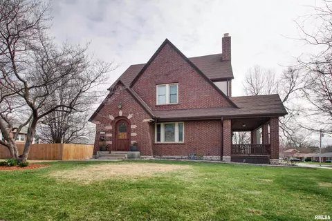 200 N 27th St, Quincy, IL 62301
