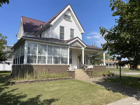 41 N Washington St, Carthage, IL 62321
