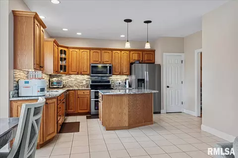 Kitchen - 2608 Kipling Dr, Springfield, IL 62711 photo 3 of 3