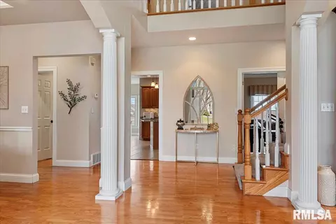 Entry Way - 2608 Kipling Dr, Springfield, IL 62711 photo 2 of 11