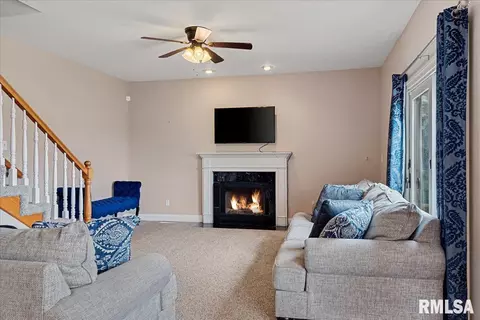 Living - 2608 Kipling Dr, Springfield, IL 62711 photo 2 of 2