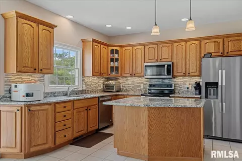 Kitchen - 2608 Kipling Dr, Springfield, IL 62711 photo 1 of 3