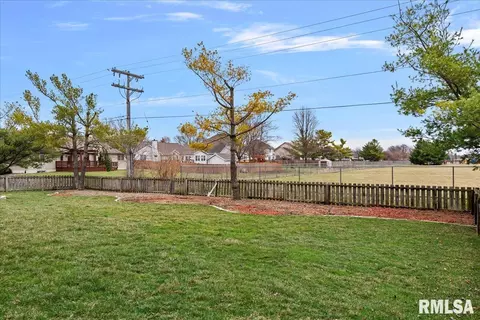 Exterior - 2608 Kipling Dr, Springfield, IL 62711 photo 2 of 7