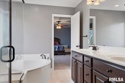 Bath - 2608 Kipling Dr, Springfield, IL 62711 photo 2 of 5