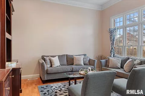 Living - 2608 Kipling Dr, Springfield, IL 62711 photo 1 of 2