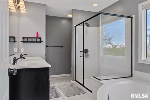 Bath - 2608 Kipling Dr, Springfield, IL 62711 photo 3 of 5