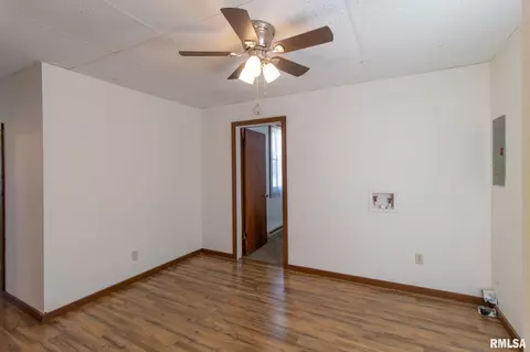 107 S Main St, Avon, IL 61415 photo 9