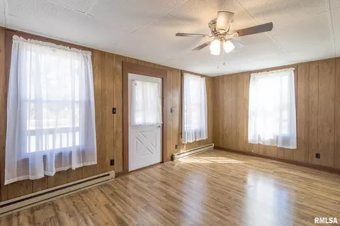 107 S Main St, Avon, IL 61415 photo 5