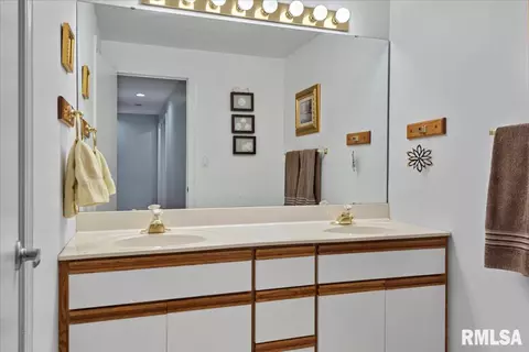 Bath - 808 Wythe Rd, Springfield, IL 62704 photo 6 of 7