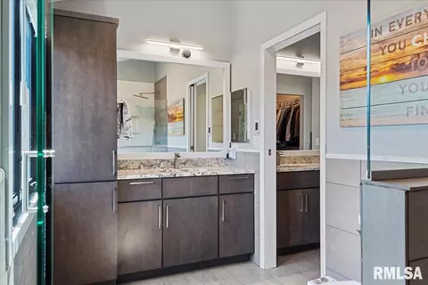 Bath - 808 Wythe Rd, Springfield, IL 62704 photo 4 of 7