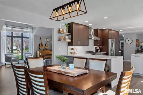 Dining - 808 Wythe Rd, Springfield, IL 62704 photo 3 of 4