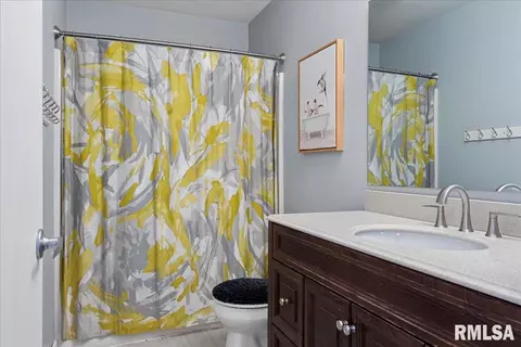 Bath - 808 Wythe Rd, Springfield, IL 62704 photo 5 of 7