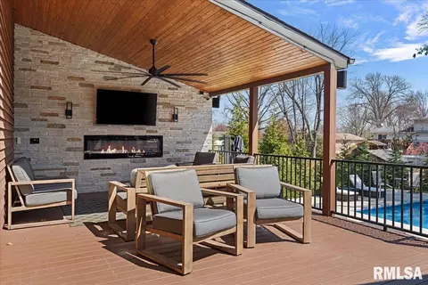 Exterior - 808 Wythe Rd, Springfield, IL 62704 photo 11 of 20