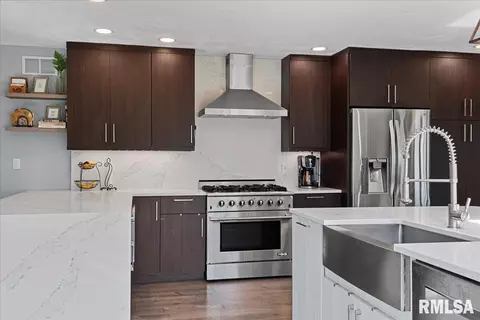 Kitchen - 808 Wythe Rd, Springfield, IL 62704 photo 5 of 10