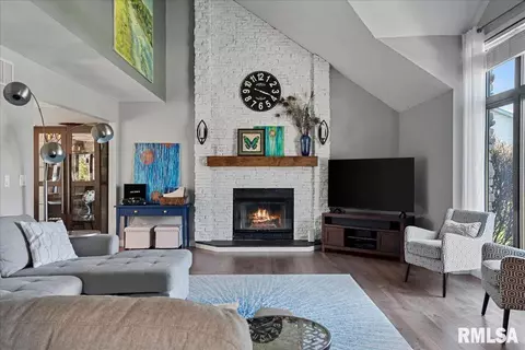 Living - 808 Wythe Rd, Springfield, IL 62704 photo 1 of 11