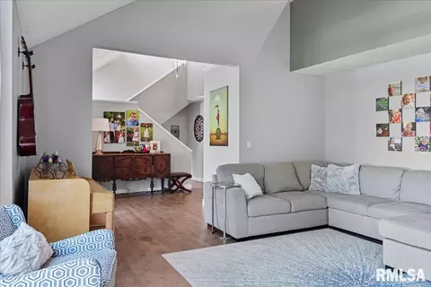Living - 808 Wythe Rd, Springfield, IL 62704 photo 3 of 11