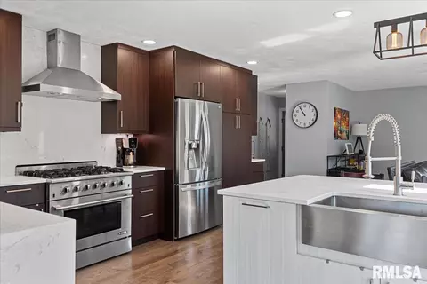 Kitchen - 808 Wythe Rd, Springfield, IL 62704 photo 4 of 10