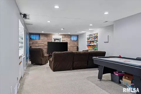 Living - 808 Wythe Rd, Springfield, IL 62704 photo 9 of 11