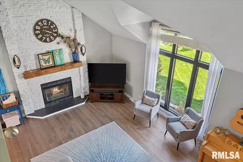 Living - 808 Wythe Rd, Springfield, IL 62704 photo 5 of 11