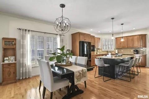Dining - 6209 Winterberry Ln, Springfield, IL 62712 photo 1 of 2