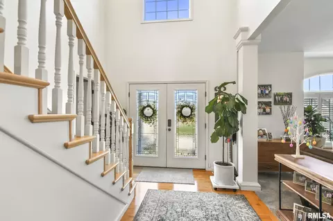 Entry Way - 6209 Winterberry Ln, Springfield, IL 62712 photo 1 of 4
