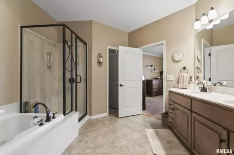 Bath - 6209 Winterberry Ln, Springfield, IL 62712 photo 1 of 5