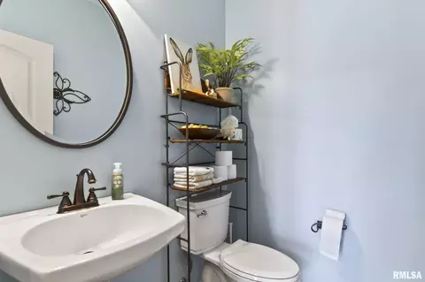 Bath - 6209 Winterberry Ln, Springfield, IL 62712 photo 5 of 5