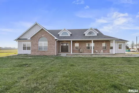 18915 Boggs Rd, Virden, IL 62690