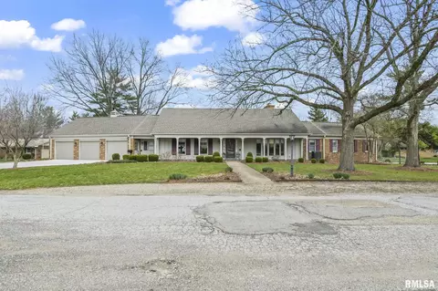 2 Barn Ln, Jacksonville, IL 62650