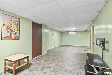 Living - 2913 E Griffiths Ave, Springfield, IL 62702 photo 1 of 1
