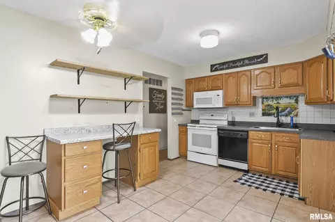 Kitchen - 2913 E Griffiths Ave, Springfield, IL 62702 photo 1 of 5