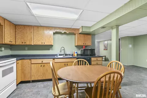 Dining - 2913 E Griffiths Ave, Springfield, IL 62702 photo 1 of 2