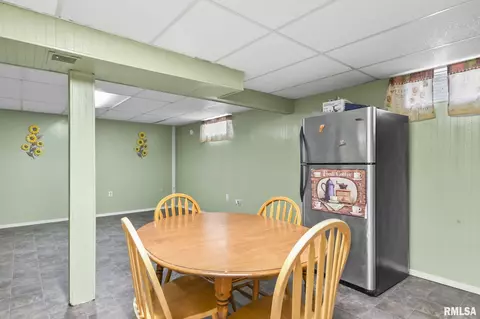 Dining - 2913 E Griffiths Ave, Springfield, IL 62702 photo 2 of 2