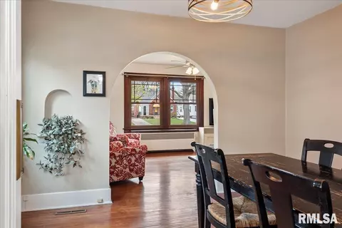 Dining - 2049 S State St, Springfield, IL 62704 photo 2 of 3