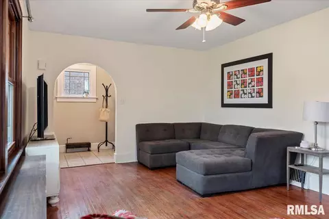 Living - 2049 S State St, Springfield, IL 62704 photo 2 of 5