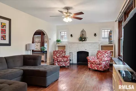 Living - 2049 S State St, Springfield, IL 62704 photo 1 of 5