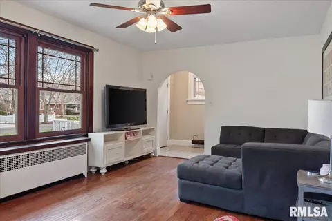 Living - 2049 S State St, Springfield, IL 62704 photo 4 of 5