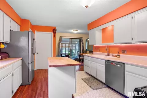 Kitchen - 2701 Mead Dr, Springfield, IL 62707 photo 3 of 3