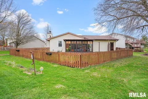 Exterior - 2701 Mead Dr, Springfield, IL 62707 photo 9 of 10
